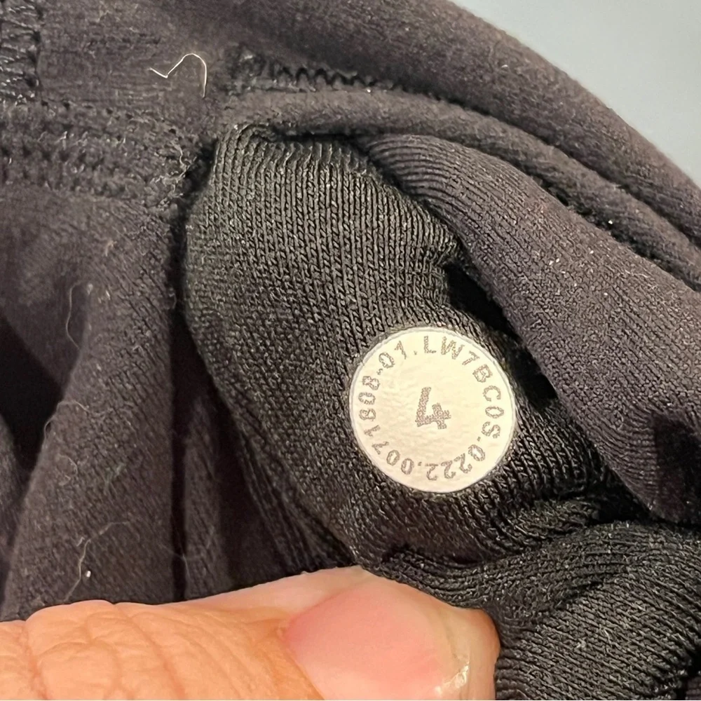 Lululemon size four black Lululemon Align High Rise Short with Pockets